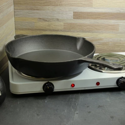 Gibson General Store Addlestone 12 In. Preseasoned Round Cast Iron Frying Pan - Image 3