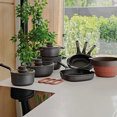 BergHOFF Stone Non-stick 10" Pancake Pan, Ferno-Green, Non-Toxic Coating, Stay-cool Handle, Induction Cooktop Ready - Image 3